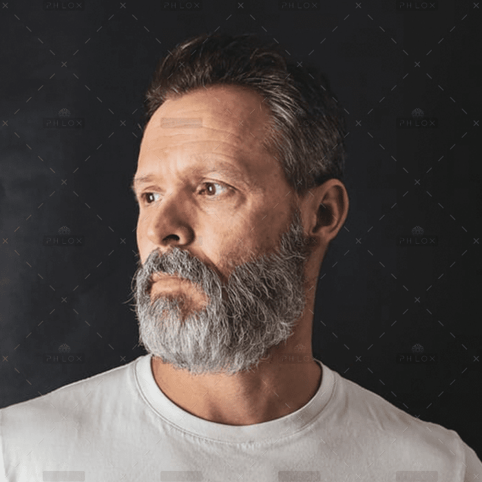 photo 1614289371518 722f2615943d